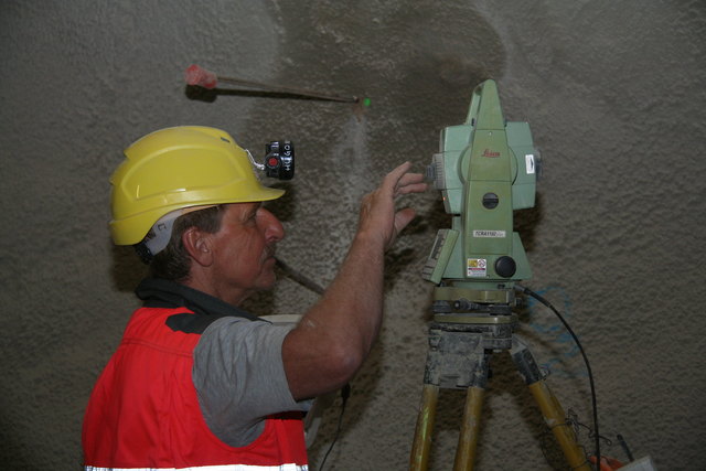 Auch in 25 Meter Tiefe und mit 4,6 Kilometer Länge ist Milimeter genaues Arbeiten wichtig.