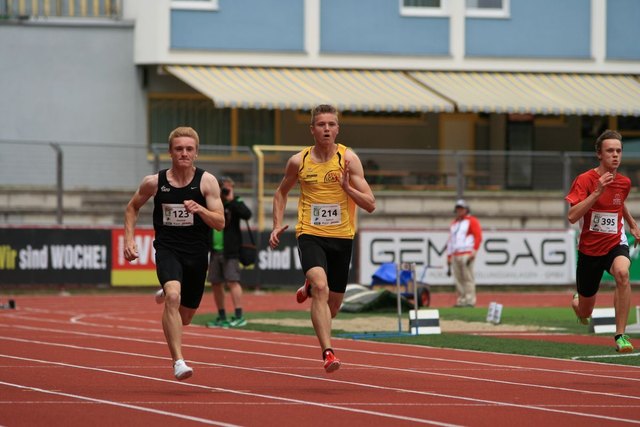 Reindl (Bildmitte) bei der international besetzten Spikeys Alpe Adria Athletics Challenge | Foto: Hannes Riedenbauer