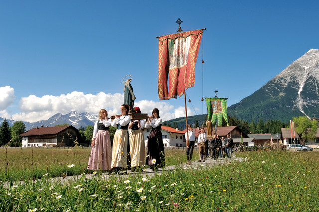 Feierliche Prozession zu Ehren der Hl. Magdalena, danach großes Fest in Oberleutasch! | Foto: Olympiaregion