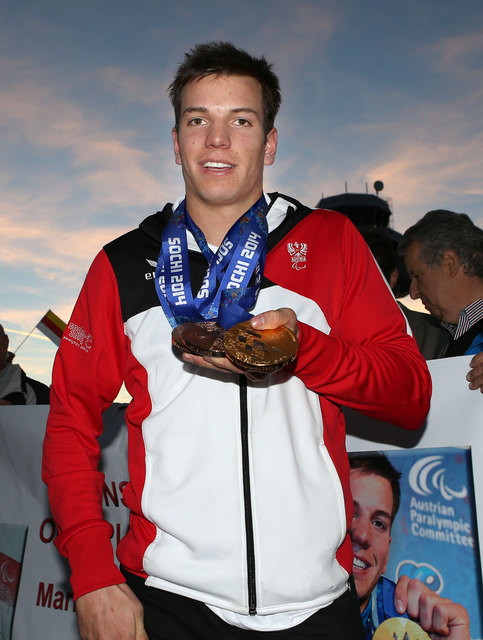 Medaillenhamster. Doch Markus Salcher ist wohl der einzige Olympiasieger ohne Helm-Sponsor ... | Foto: Kuess