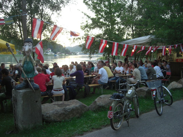 Die letzten Spiele der Fußball-WM können beim Public Viewing des Faustschlössl in der Gemeinschaft erlebt werden. | Foto: Faustschlössl