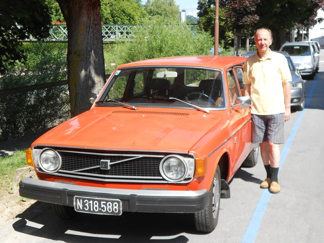 Der Scheibbser Buchhändler Rudolf Ebner ist seit 1972 mit seinem Volvo Kombi unterwegs und mit diesem sehr zufrieden.