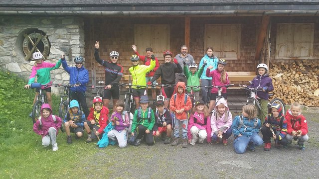 Die Kinder bei der Ankunft auf der SCA Hütte im Moostal. | Foto: SCA