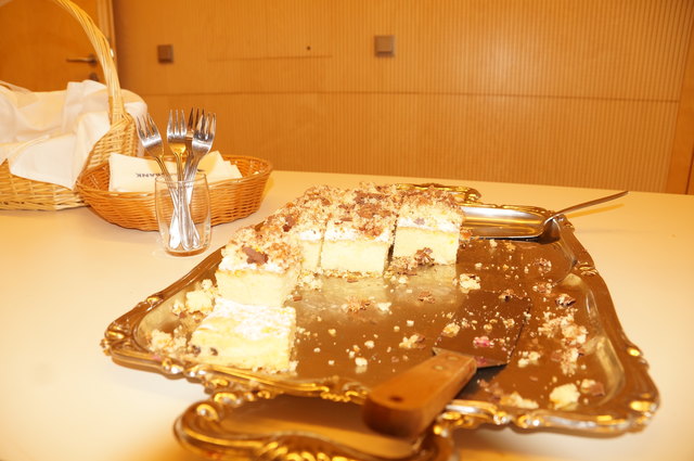 Der Kuchennachschub neigte sich auch schon dem Ende zu.