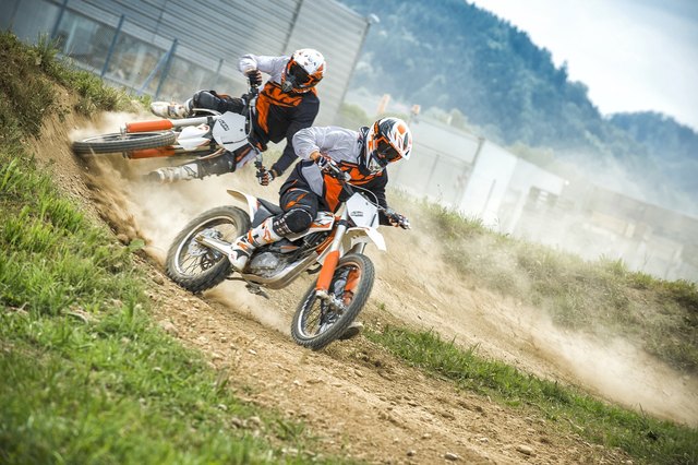 Im E-Cross-Center richtig Strom geben. | Foto: KTM