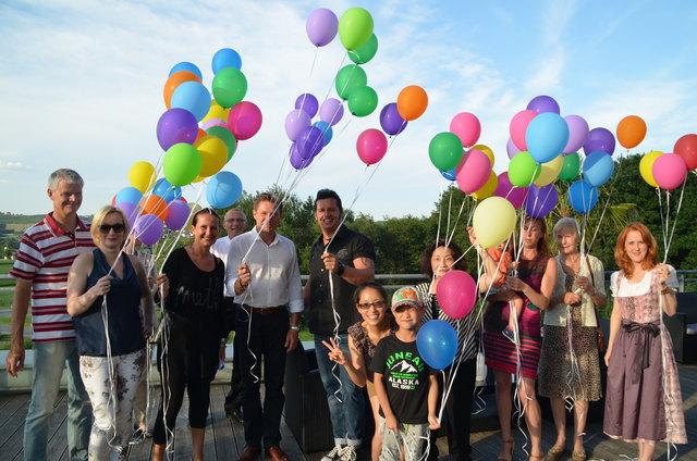 Mit den bunten Ballons wurde im Hotel im Thermenkurort ein Zeichen gesetzt. | Foto: KK