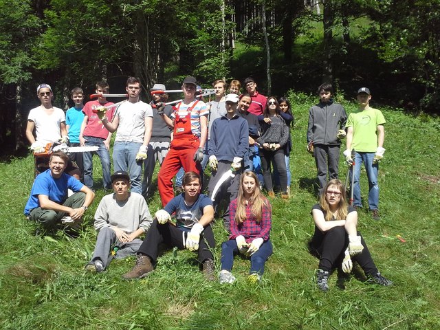 Waldorfschule Wien im Arbeitseinsatz auf den Nationalpark Almen