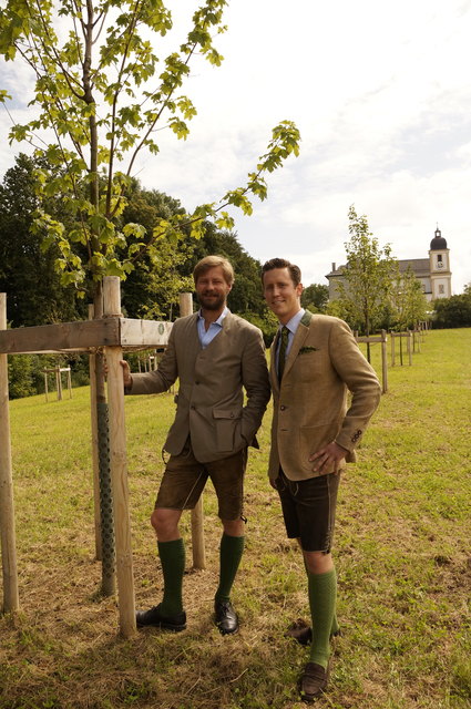 Max Mayr-Melnhof und Johannes Moßhammer am neuen Naturbestattungsplatz am Plainberg.