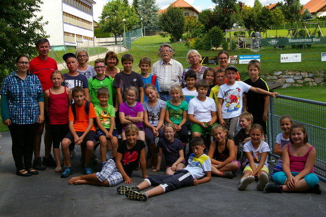 Die Spieleolympiade der Bibliothek lockte heuer wieder 24 Kinder in die Bibliothek und auf den Sportplatz