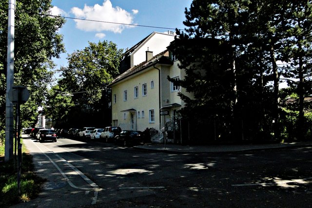 Blick in die Lehmanngasse vom  Brauereisteg über den Liesingbach