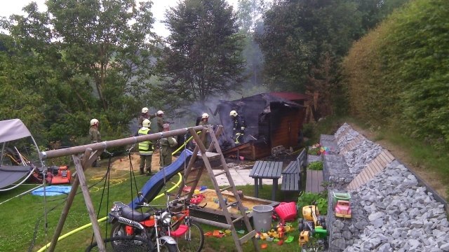Die Gartenhütte in Neundling brannte vollständig nieder.