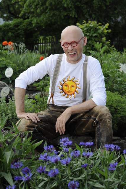 Johannes Gutmann verbringt auch privat sehr gerne und sehr viel Zeit im Garten. | Foto: Sonnentor