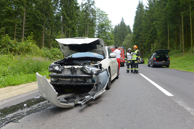 Beim Auffahrunfall in St. Oswald wurde glücklicherweise niemand verletzt. | Foto: mariokienberger.at