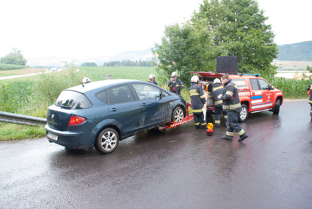 Die nasse Fahrbahn verursachte einen Unfall. | Foto: mariokienberger.at