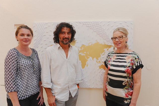 Ausstellung: Carolin Walker, stellvertretend der Künstler Riccardo Gusmaroli und Judith Walker (von links) | Foto: KK