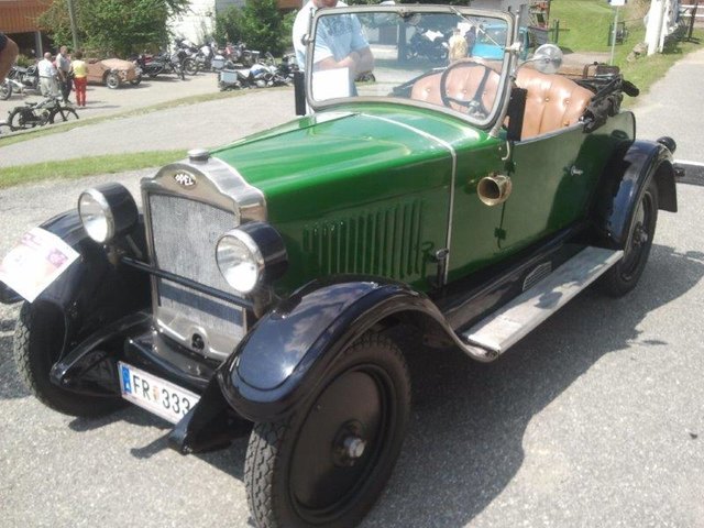 Oldtimer bis Baujahr 1980 erwarten die Besucher. | Foto: Dominik Brandstetter