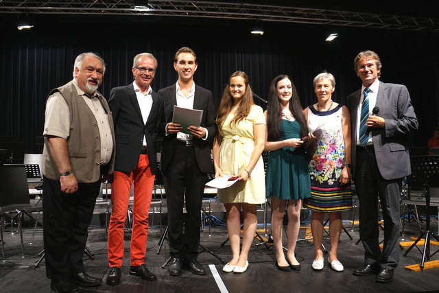 Drei Jungmusikanten wurden mit Zeugnis und Abzeichen geehrt. | Foto: Foto: KK