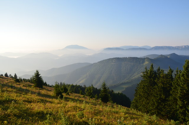Morgenstimmung um 6:30 Uhr mit Ausblick auf den Schneeberg