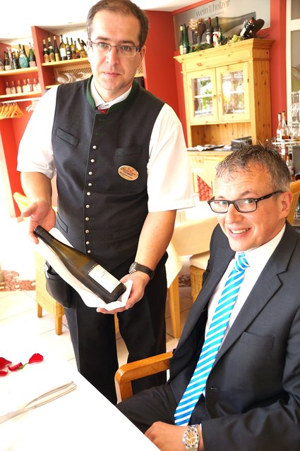 Zur Vorspeise wurde ein Muskateller mit "elegantem, fruchtigen Muskatton" vom Weingut Huber gereicht.