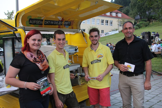 Vizebürgermeister und Gemeindeparteiobmann Martin Moser (rechts) und Gemeindeparteiobmann-Stellvertreterin Andrea Schinnerl mit dem Begleitteam der Zukunftstour. | Foto: OÖVP Bad Zell