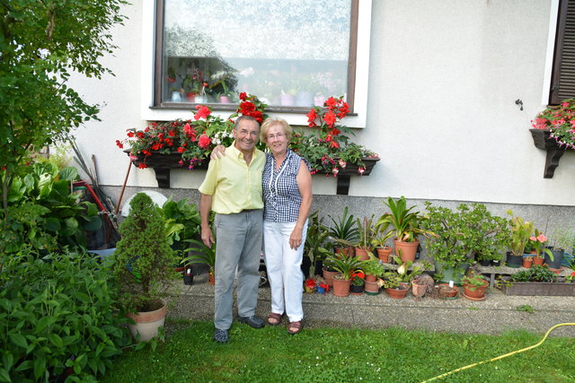 Hans und Silvia Putschögl genießen ihre Zeit in ihrem grünen "Paradies" in Wieselburg und verzichten sogar auf Urlaubsreisen.