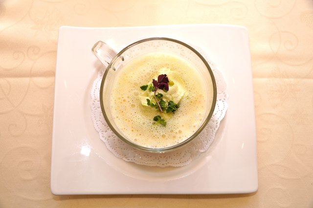 Nach der Vorspeise gab es für den Teufl eine Spargelcremesuppe mit Spargelespuma – "geschmacklich sehr gut abgestimmt und hervorragend angerichtet", so der Fachmann.
