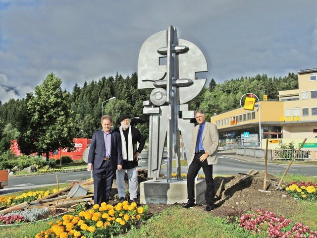 WK-Obmann Hannes Kandolf, Bildhauer Herbert Unterberger und WK-Bez. Leiter Werner Plasounig | Foto: KK