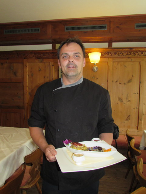 Koch Marco Gringinger vom Gasthof Kronburg bietet ua römische Küche an.