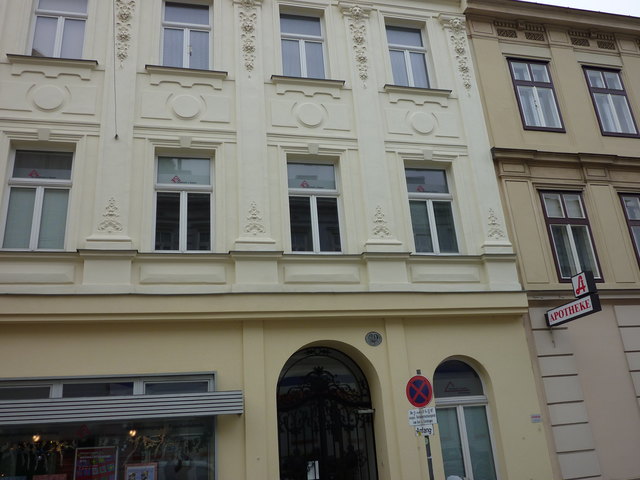 Schön renoviert präsentiert sich dieses Haus in der Semperstraße 20. | Foto: Huf