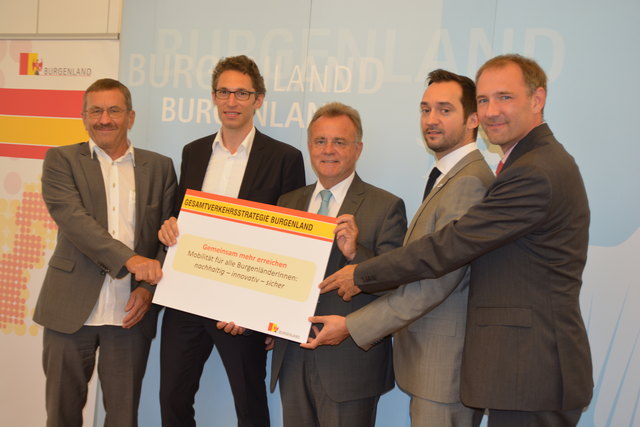 Der Leitsatz der Verkehrsstrategie, präsentiert von LH Hans Niessl und den Verkehrsexperten: „Gemeinsam mehr erreichen! Mobilität für alle BurgenländerInnen nachhaltig - innovativ - sicher!“