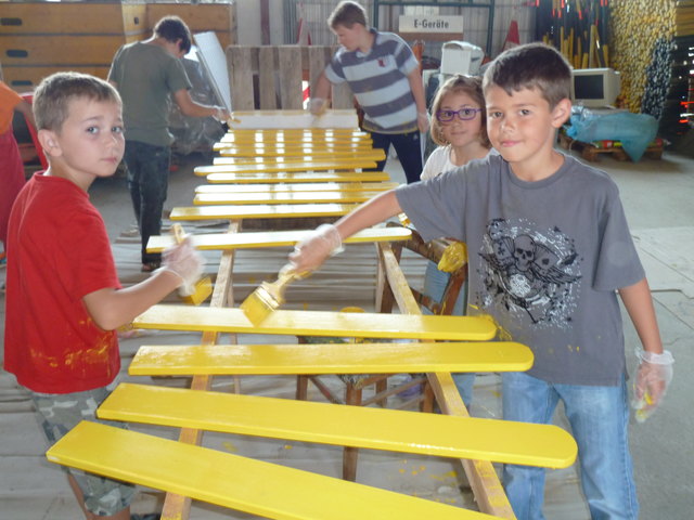 Die Königsdorfer Kinder legten selbst Hand an. | Foto: Volksschule Königsdorf