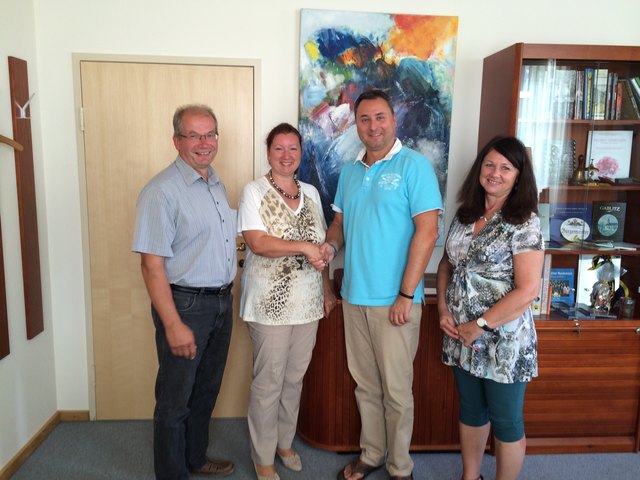 v.l.n.r.: Vbgm. Franz Gruber, Mag. Christine Seidl, Bgm. Michael Cech, Pflegedienstleiterin Melitta Sattler
