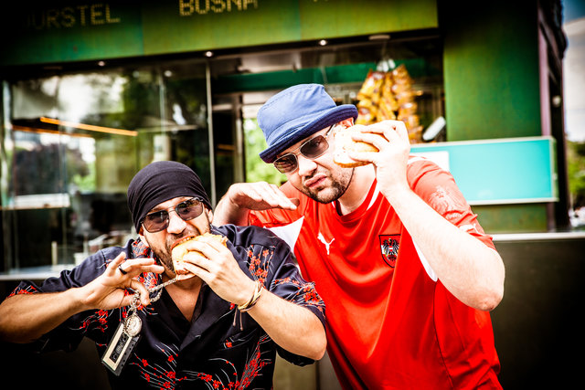 Prolo-Tracks mit Augenzwinkern gibt es von Favoritner A.Geh Wirklich? (l.) und Penzinger Kid Pex (r.).