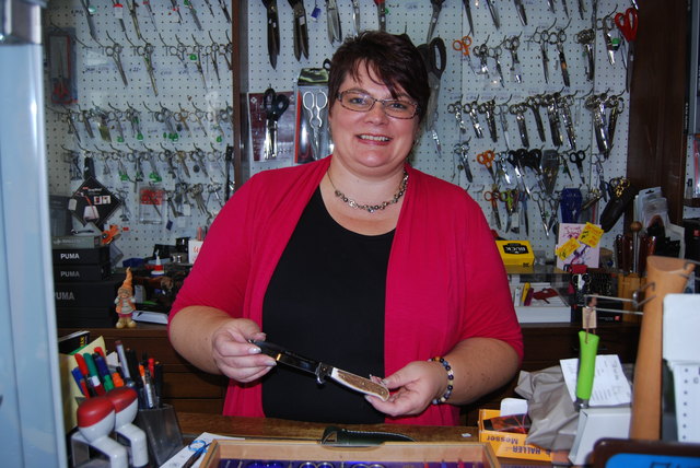 Brigitte Schwarzenbacher ist die einzige Messerschmiedemeisterin in Kärnten