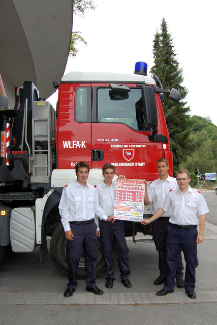Die Feuerwehr freut sich auf Ihren Besuch. Der Reinerlös dient für die Anschaffung eines Vorausrüstfahrzeuges mit hydraulischen Rettungsgeräten.