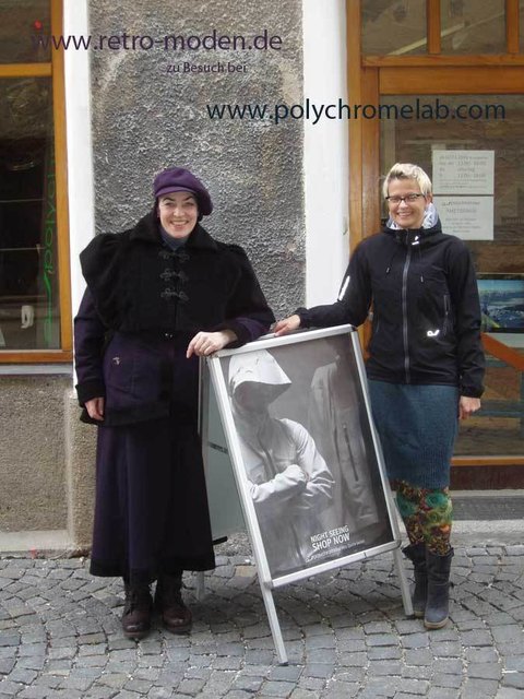 Andrea Marra und Elisabeth Andrea Frey vor dem Geschäft in der Haller Altstadt