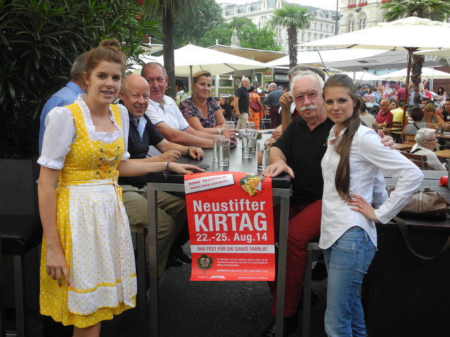 Unser Heurigenstadtrat Bertl Holub und die Wiener Polizei sind ein Garant für einen schönen Neustifter Kirtag