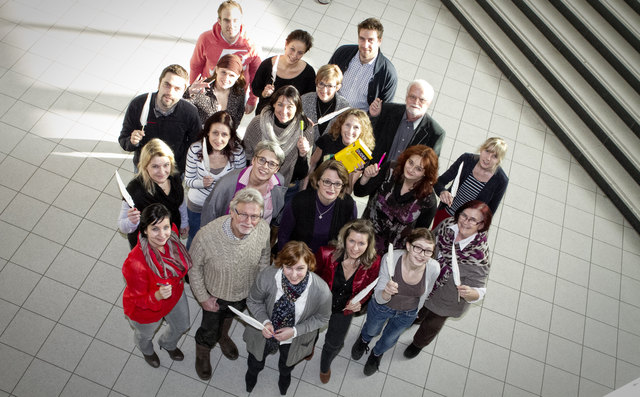 Beteiligte, die ihren Beitrag zum Buch "Autoren packen aus" geleistet haben. | Foto: Marion Puschitz