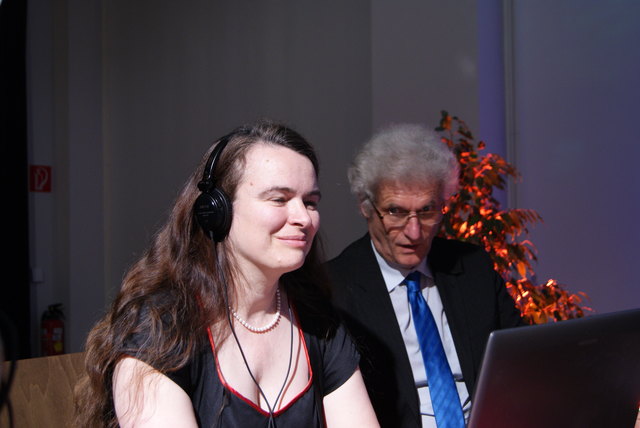 Radio Salzburg Moderator Reinhard Prinbacher und seine Gattin Edith Schiller kramen in der Plattenkiste. | Foto: TVB Bad Ischl