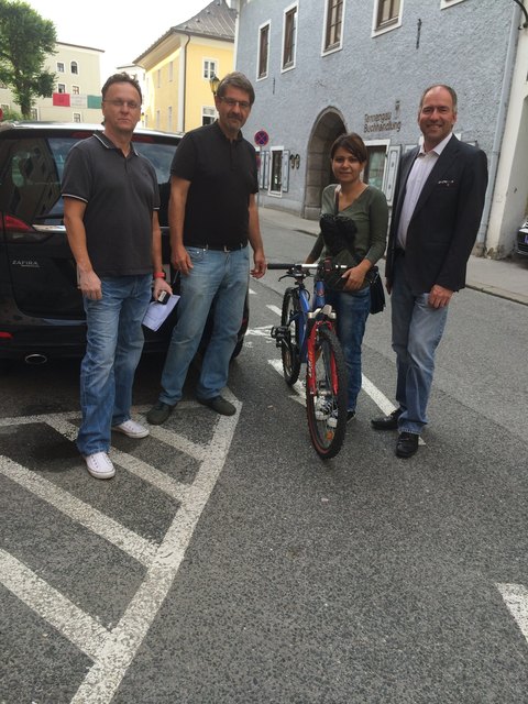 GV Anton Wagner, VBgm. Walter Reschreiter, SR Alexander Stangassinger und GV Eda Kilic vor der "Problemzone". | Foto: SPÖ Hallein