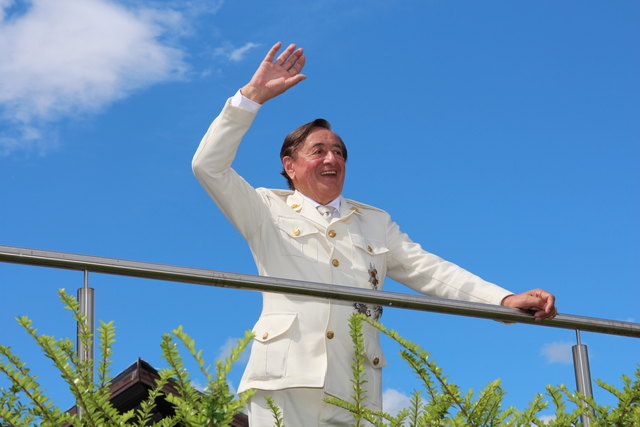 Richard Lugner erwartete sein "Spatzi" am Steg des Casinos. | Foto: Astrid Kompan