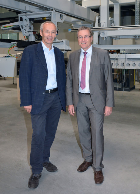 Wilhelm Rupertsberger von Fill Maschinenbau (links) und Franz Füreder, Engel Austria (rechts). | Foto: Fill Maschinenbau