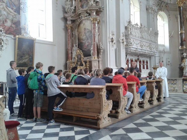 Reisesegen durch Abt Raimund Schreier OPraem in der Basilika Wilten (2014-07-29)