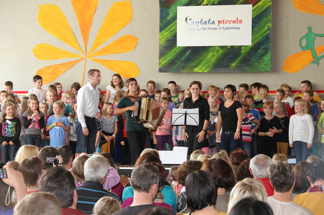 An den Kindersingtagen zeigen sich die kleinen Musiker von ihrer künstlerischen Seite, singen, tanzen und musizieren. | Foto: Privat