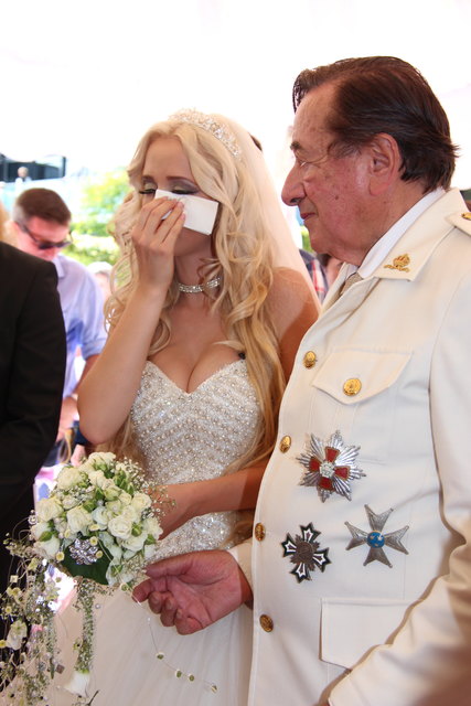 Cathy Schmitz konnte ihre Tränen während der Feier nicht unterdrücken. | Foto: Astrid Kompan