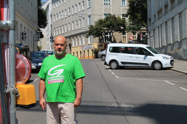 "Wegen der Baustelle soll die LKW Ladezone verlängert werden", Gottfried Böck