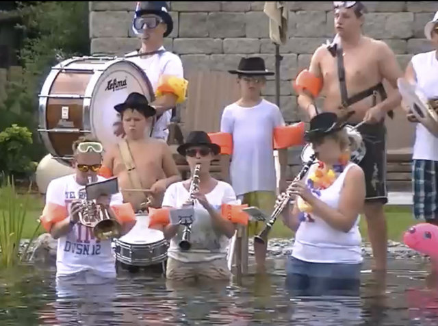 Musikkapelle Jerzens Water Challenge am 03.08.14  | Foto: Patrick Rauth - YouTube