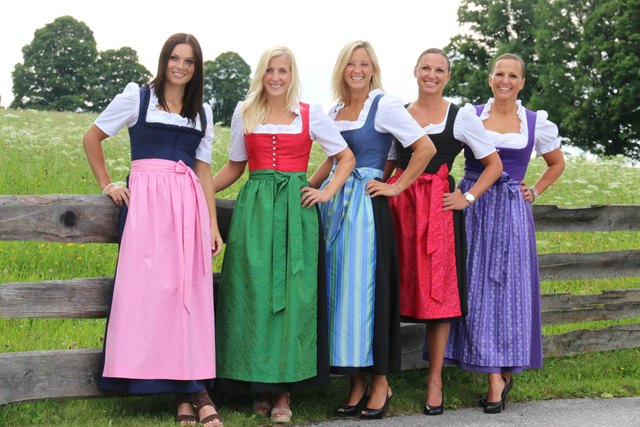 Anna Fenninger, Eva Maria Brem, Michi Kirchgasser sowie Manuela und Claudia Riegler. | Foto: Prost-Magazin