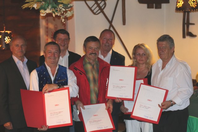 Mitarbeiterehrung von Auto Aicher und Tankstelle Aicher in Kössen. | Foto: Foto: Aicher