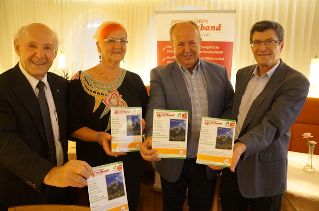 Die Organisatoren machen den Wandertag zum besonderen Ereignis für die Senioren/innen: Alfons Kaufmann, ehem. Obmann PV Telfs; Elisabeth Weber, Obfrau PV Telfs, Herbert Striegl, Vorsitzender PV Tirol; Richard Mayr, Landessekretär PV Tirol. | Foto: Larcher